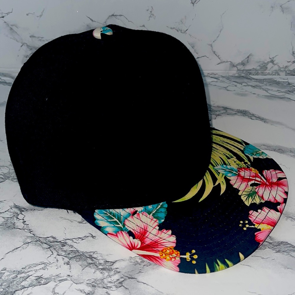 Hawaiian print be black SnapBack hat